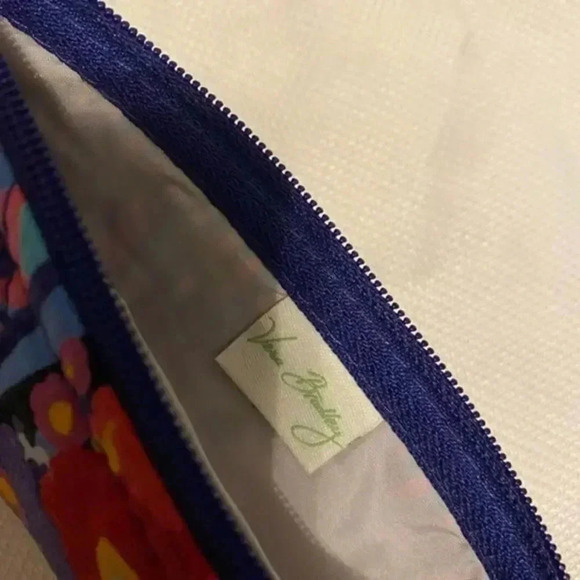 VERA Bradley Cosmetic Toiletry Bag - Picture 6 of 9